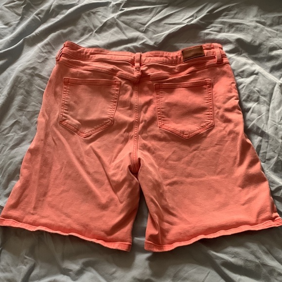 Size 16 Lands End Pink Mid Rise Cuff Jean Shorts - Picture 2 of 2